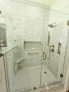 Large shower with standard free floating seat